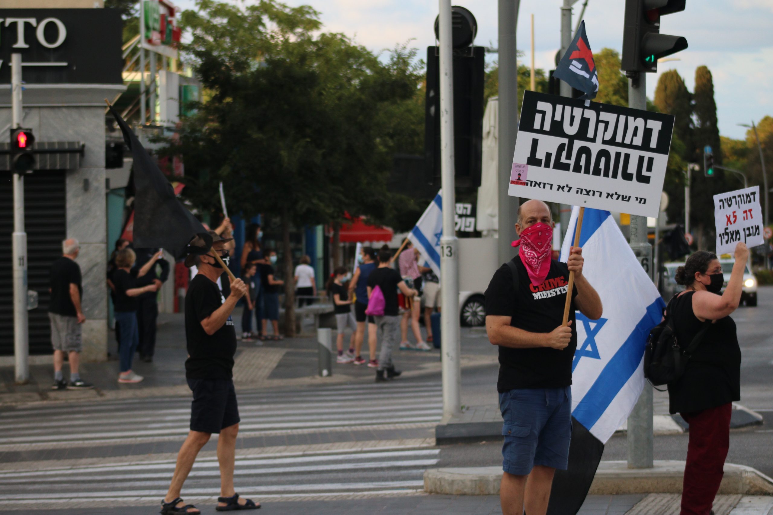 Israelis take to the streets to protest against Netanyahu