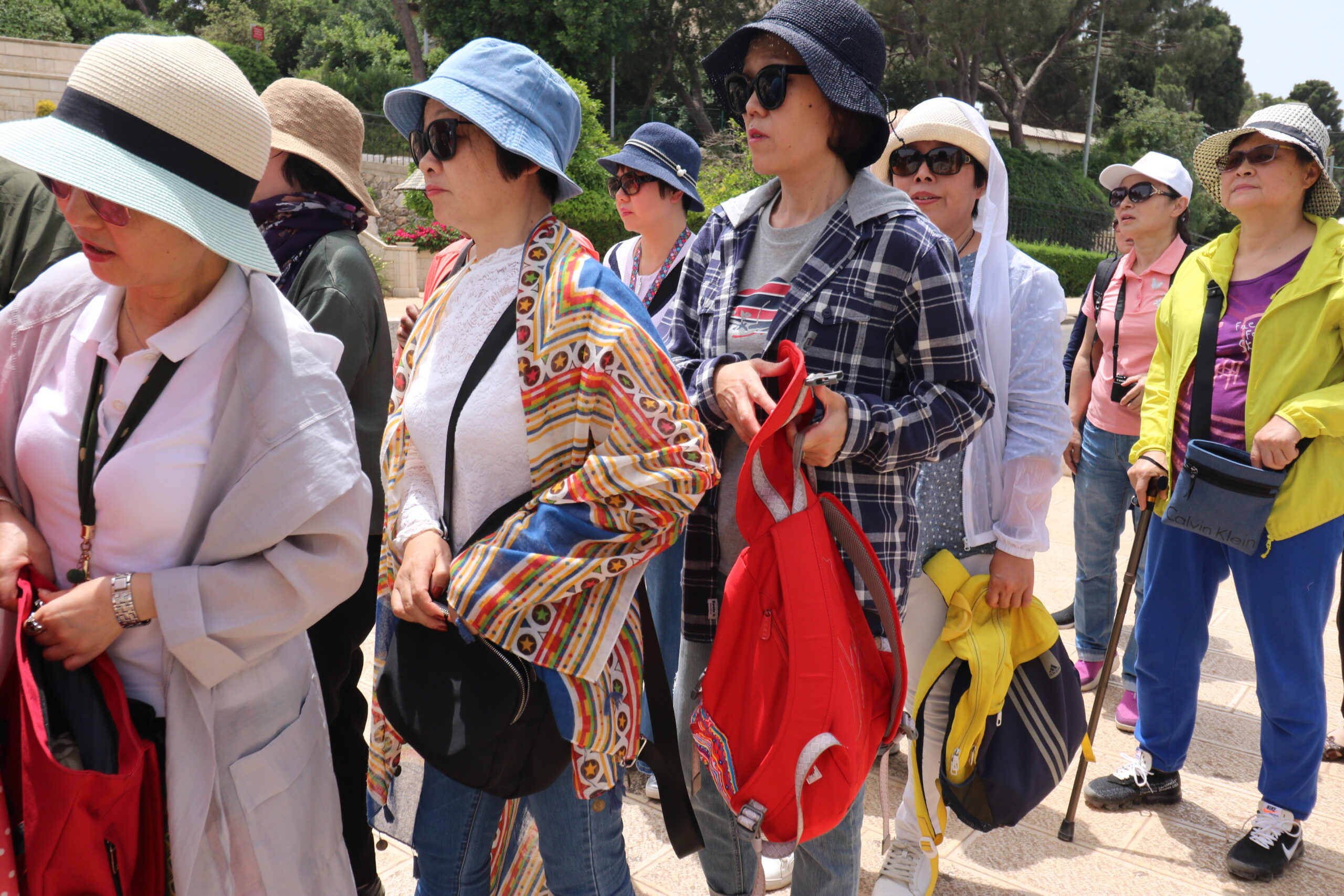 The Decline of China's Outbound Tourism: A Visual Reflection