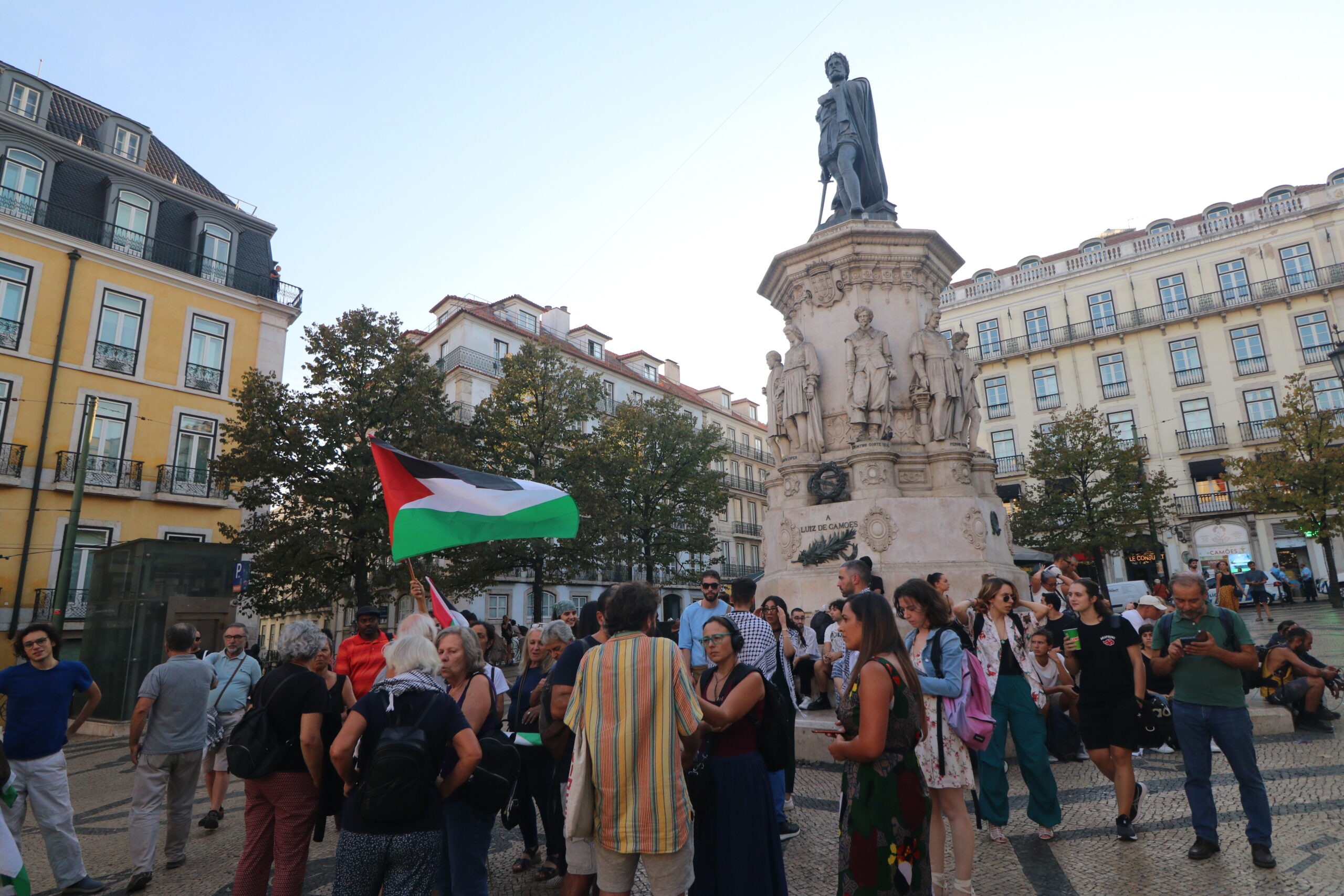 Pro-palestinian gathering in Lisbon. These seemingly nice people support murderers and rapists